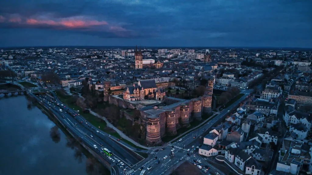 investir à angers ou nantes